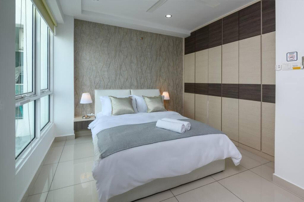 Апартаменты 2R1B/Seaview Tropical /1~8Pax/Gurney Mansion One Джорджтаун Экстерьер фото
